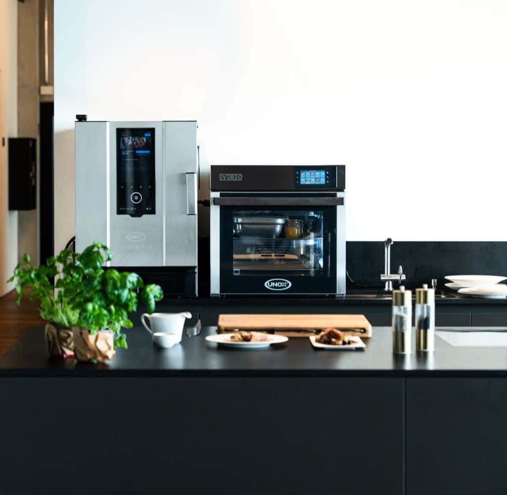 commercial speed oven SPEED-X and preservation system EVEREO side by side behind a counter