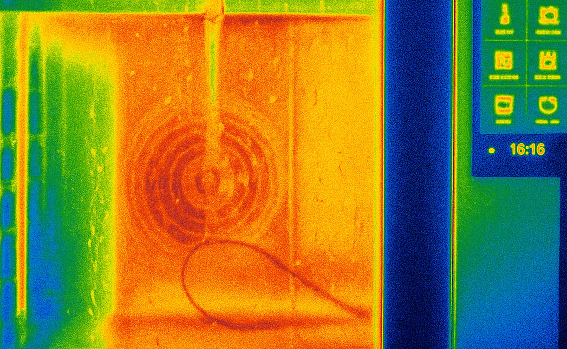cooking chamber of a unox commercial oven captured with a thermal imaging camera